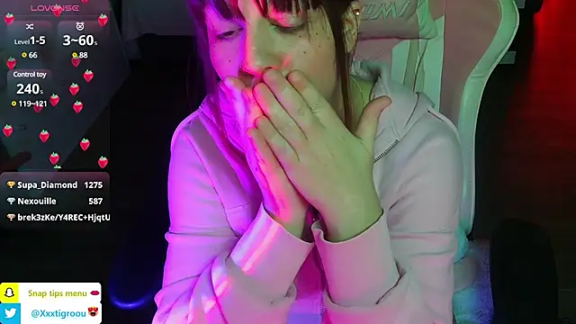 PetiteAngel666 online show from January 23, 2025, 3:05 am