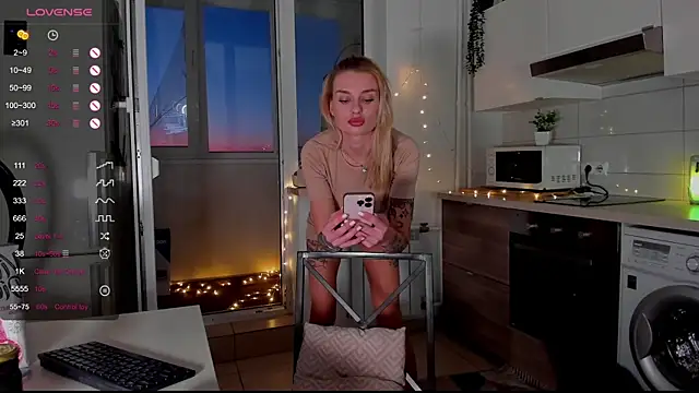 Snapshot of MissLovex chatting on February 6, 2025, 11:54 am MissLovex online show from February 6, 2025, 11:54 am