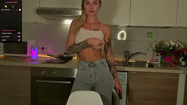 Snapshot of MissLovex chatting on September 8, 2025, 2:38 pm MissLovex online show from September 8, 2025, 2:38 pm