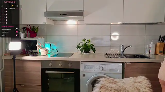 Snapshot of MissLovex chatting on October 7, 2025, 2:42 am MissLovex online show from October 7, 2025, 2:42 am