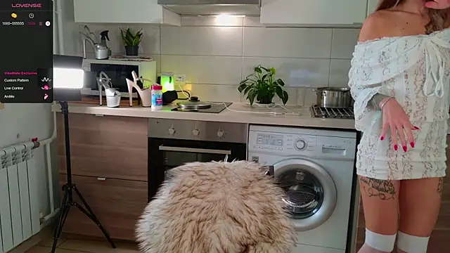 Snapshot of MissLovex chatting on October 8, 2025, 1:58 am MissLovex online show from October 8, 2025, 1:58 am