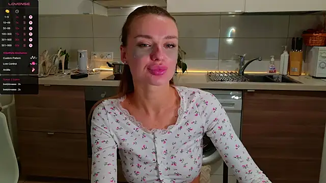 Snapshot of MissLovex chatting on November 5, 2025, 4:01 am MissLovex online show from November 5, 2025, 4:01 am