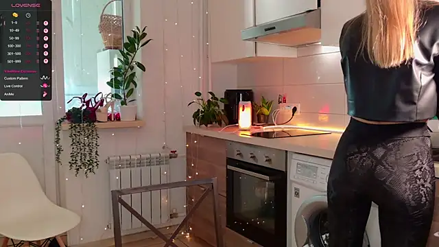 Snapshot of MissLovex chatting on February 12, 2026, 8:42 am MissLovex online show from February 12, 2026, 8:42 am