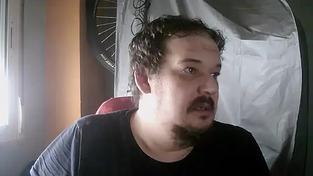 Snapshot of porkorossy chatting on October 9, 2025, 7:17 am porkorossy online show from October 9, 2025, 7:17 am