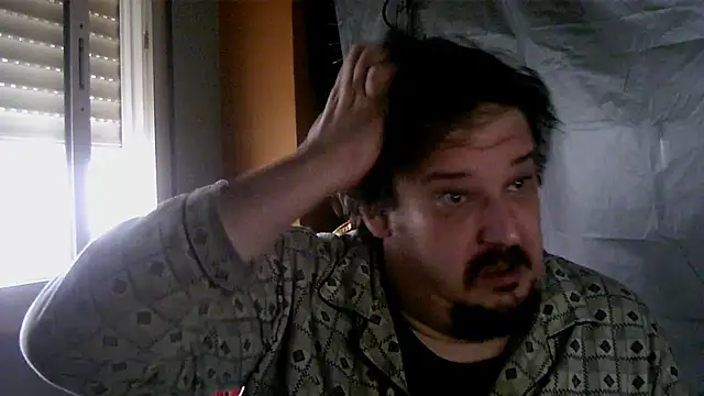 porkorossy online show from December 15, 2025, 8:51 am