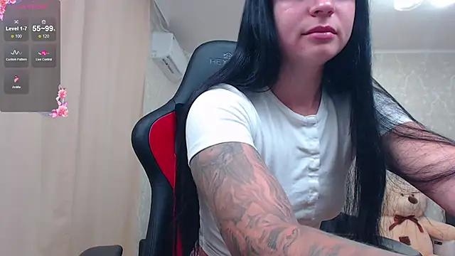 Snapshot of JuicyJess chatting on July 3, 2026, 7:53 pm JuicyJess online show from July 3, 2026, 7:53 pm