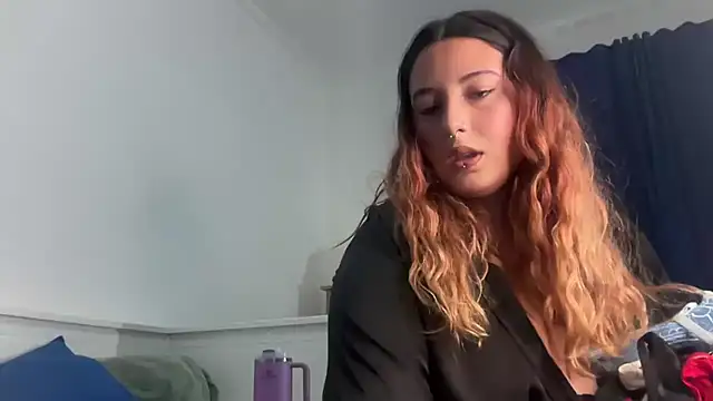 Snapshot of bybabyblue chatting on November 12, 2025, 6:19 pm bybabyblue online show from November 12, 2025, 6:19 pm