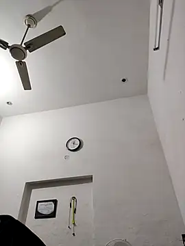 Snapshot of ZIMMY25 chatting on November 9, 2025, 6:39 pm ZIMMY25 online show from November 9, 2025, 6:39 pm