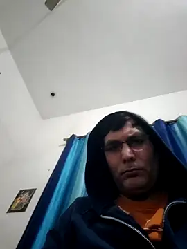 Snapshot of ZIMMY25 chatting on November 18, 2025, 6:01 pm ZIMMY25 online show from November 18, 2025, 6:01 pm