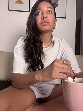 DianaHopson online show from February 5, 2026, 1:21 am