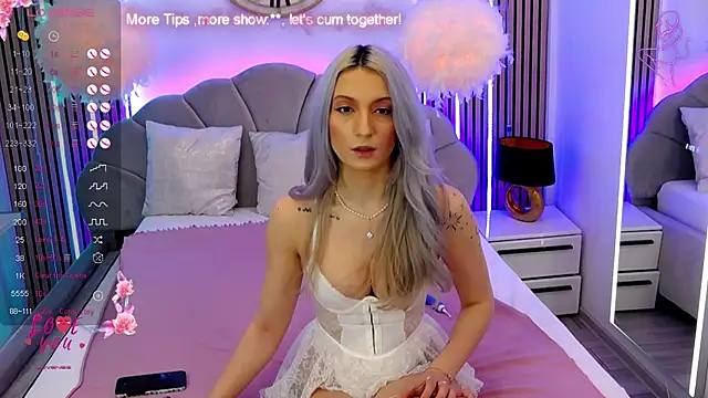 Snapshot of Ella_Charm chatting on January 10, 2025, 6:49 pm Ella Charm online show from January 10, 2025, 6:49 pm