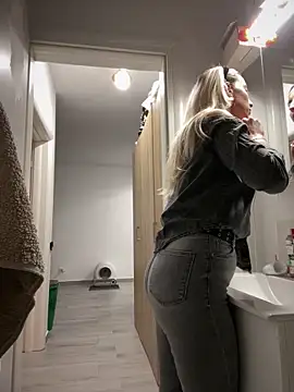 Snapshot of Ella_Charm chatting on February 11, 2026, 4:23 pm Ella Charm online show from February 11, 2026, 4:23 pm