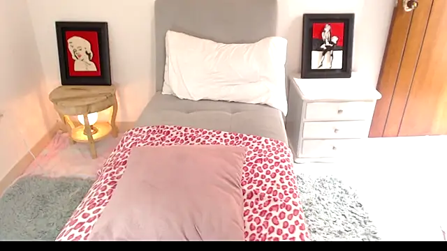 lilian prada online show from December 3, 2024, 7:22 pm