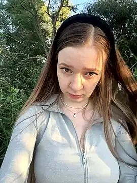 Snapshot of EvaWhite_ chatting on September 16, 2025, 2:51 pm EvaWhite online show from September 16, 2025, 2:51 pm