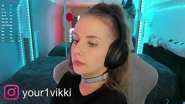 Snapshot of Vikki_Cheese chatting on March 2, 2025, 12:32 pm Vikki Cheese online show from March 2, 2025, 12:32 pm