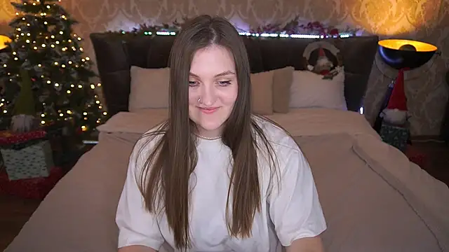 EmmyCharmm online show from January 1, 2025, 1:05 pm