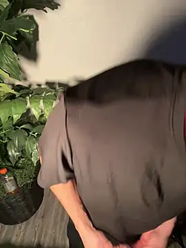 demonslayerr999 online show from February 26, 2025, 4:47 am