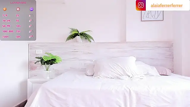 Alaia Ferrer  online show from February 12, 2025, 8:29 pm