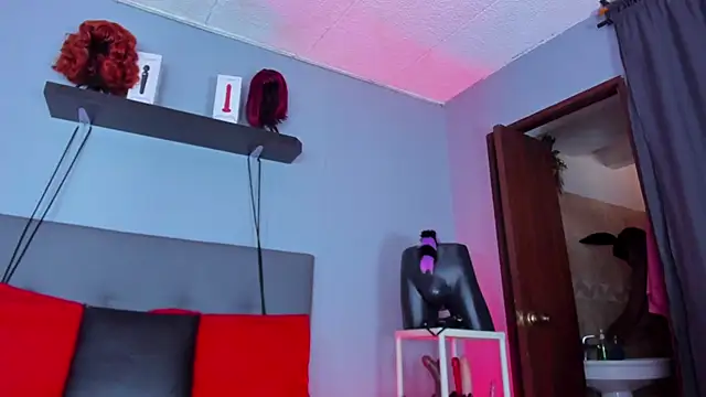 Coco Kiss online show from November 12, 2025, 7:13 pm