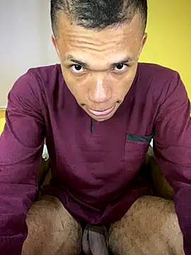 MoiseXxx 777 online show from October 2, 2025, 6:42 am