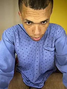 MoiseXxx 777 online show from October 5, 2025, 1:04 am