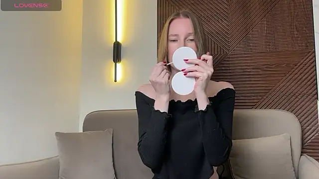 MonikaBos online show from February 27, 2026, 8:42 pm