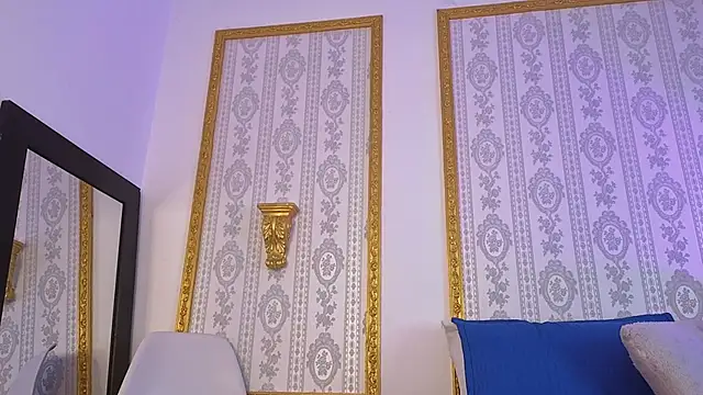 Snapshot of CandyQueenGold chatting on November 17, 2025, 6:35 pm CandyQueenGold online show from November 17, 2025, 6:35 pm