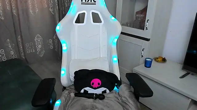 EveEvian online show from January 14, 2025, 2:53 pm