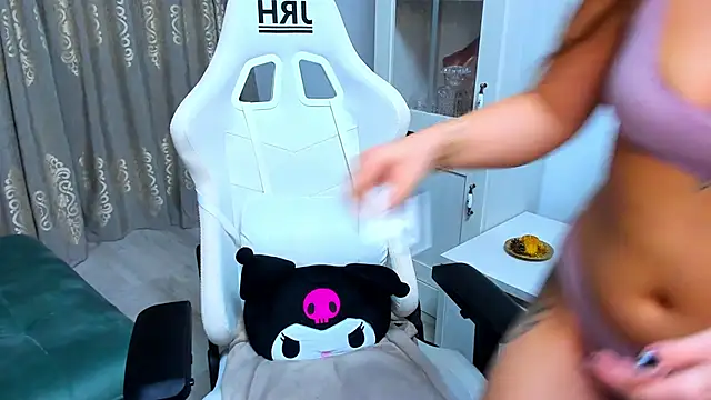 EveEvian online show from February 25, 2025, 6:42 pm