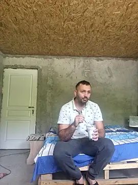Snapshot of florin421 chatting on May 7, 2026, 9:25 am florin421 online show from May 7, 2026, 9:25 am