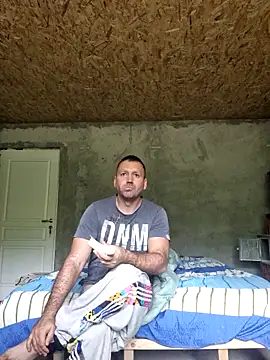 Snapshot of florin421 chatting on May 12, 2026, 9:06 am florin421 online show from May 12, 2026, 9:06 am