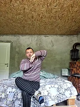 Snapshot of florin421 chatting on May 14, 2026, 10:22 am florin421 online show from May 14, 2026, 10:22 am