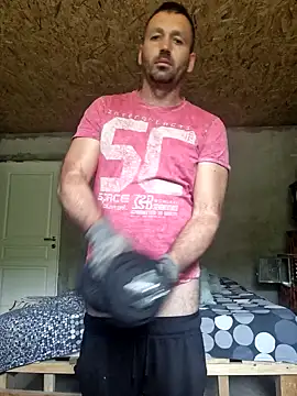 Snapshot of florin421 chatting on May 20, 2026, 2:01 pm florin421 online show from May 20, 2026, 2:01 pm