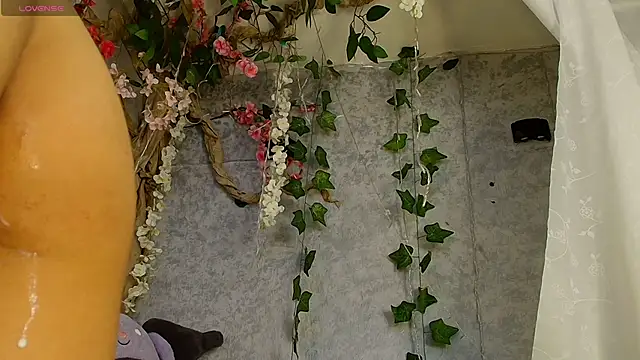 Cloe Leee online show from November 26, 2025, 6:25 am