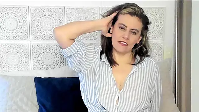 Snapshot of V_monse chatting on January 22, 2025, 10:59 pm V monse online show from January 22, 2025, 10:59 pm