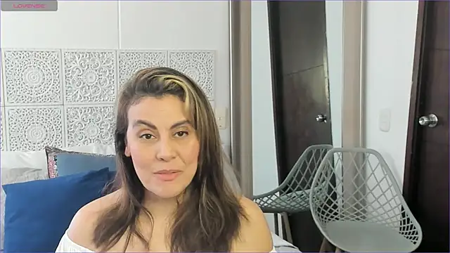 Snapshot of V_monse chatting on February 15, 2025, 7:06 pm V monse online show from February 15, 2025, 7:06 pm