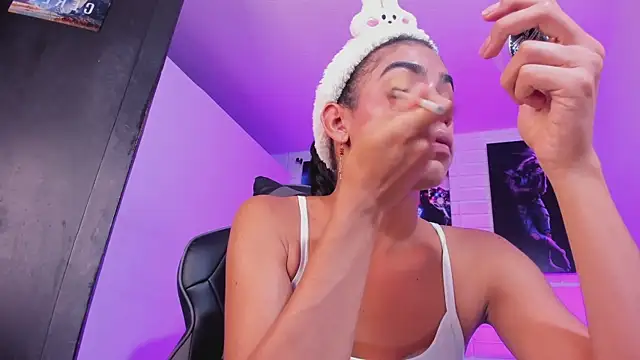 Alahia Rodriguez online show from November 1, 2025, 9:39 pm