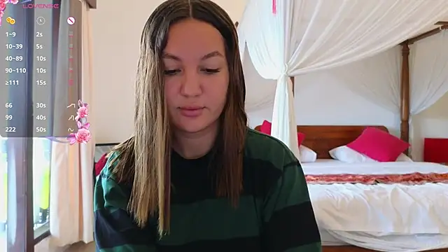 Snapshot of Nelly_Fischer chatting on December 14, 2025, 12:05 am Nelly Fischer online show from December 14, 2025, 12:05 am