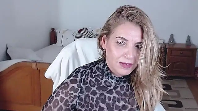 evamaria2024 online show from March 4, 2025, 2:10 pm