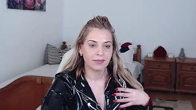 evamaria2024 online show from March 13, 2025, 8:26 am