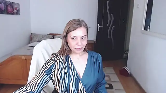 evamaria2024 online show from November 24, 2025, 9:42 am