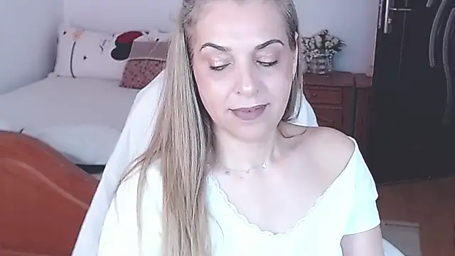 Snapshot of evamaria2024 chatting on May 6, 2026, 7:02 am evamaria2024 online show from May 6, 2026, 7:02 am
