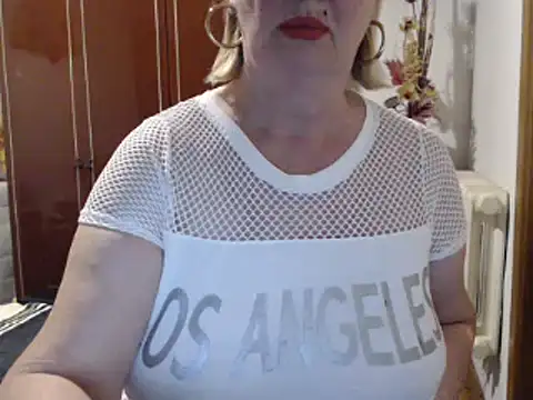 Snapshot of Secretfox chatting on October 2, 2025, 3:13 am Secretfox online show from October 2, 2025, 3:13 am