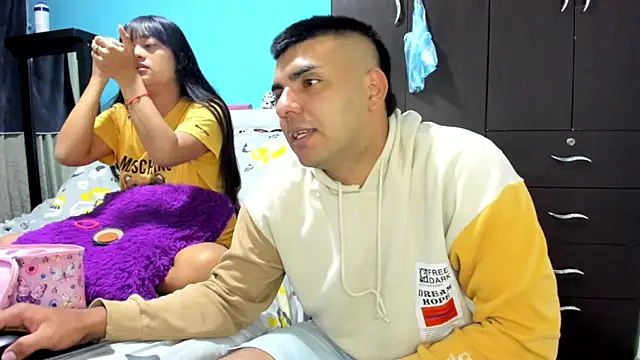 2ScarletandRyan8 online show from November 8, 2025, 10:04 am