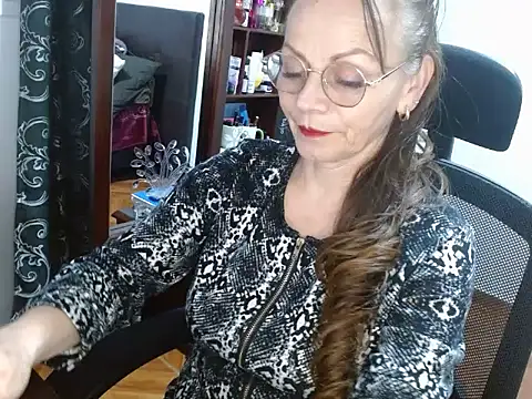 asleycavta online show from November 11, 2025, 1:05 am