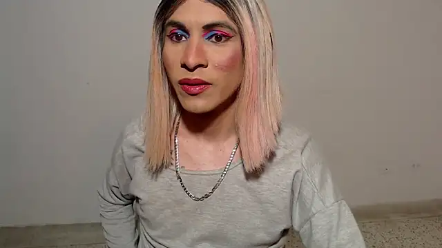 HugeDanex online show from December 3, 2025, 4:42 am