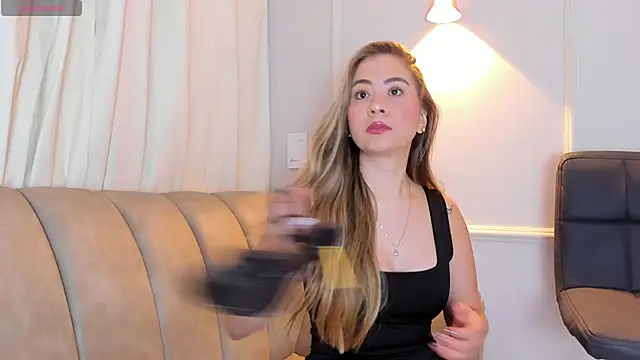 Lia walton online show from December 2, 2025, 12:21 pm