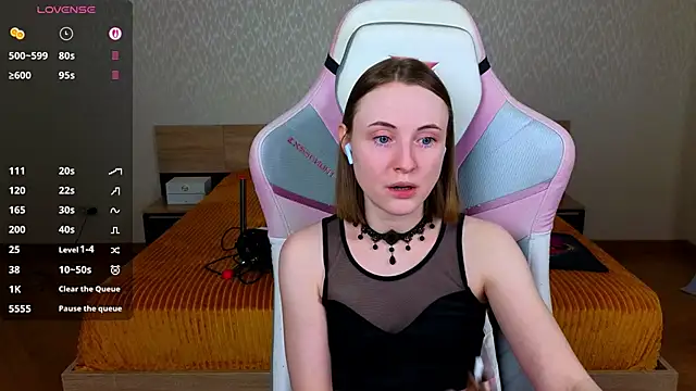 Snapshot of Cowell_Adelina chatting on May 19, 2026, 9:37 am Cowell Adelina online show from May 19, 2026, 9:37 am