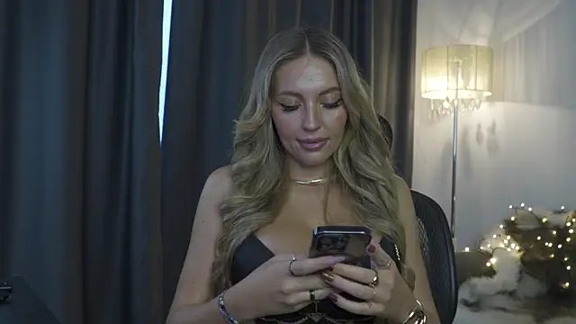 JoanneGG online show from November 13, 2025, 6:45 am