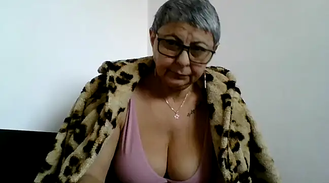 roseblak42 online show from February 26, 2025, 1:52 pm